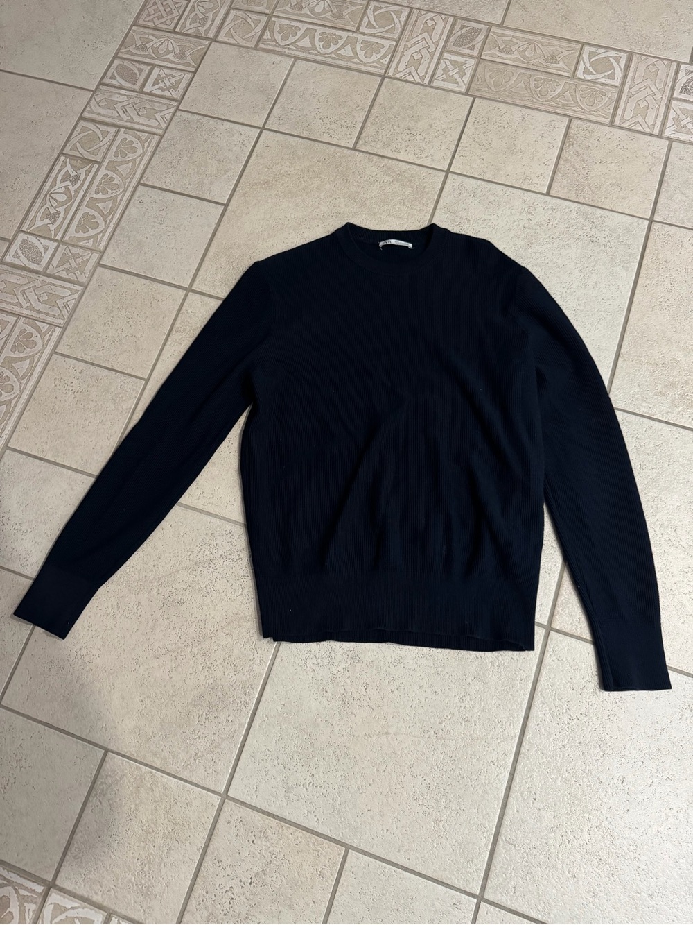 Zara Men's Navy Blue Crewneck Sweater Small